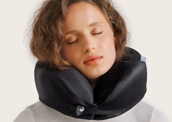 Подушка для путешествий Somia x Beauty Sleep в наволочке из шелка